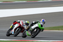 Kenan Sofuoglu, Kawasaki Puccetti Racing, devant Jules Cluzel, MV Agusta Reparto Corse