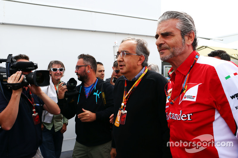 Sergio Marchionne, Ferrari Başkanı ve Fiat Chrysler Otomobilleri'nin CEO'su ile Maurizio Arrivabene,