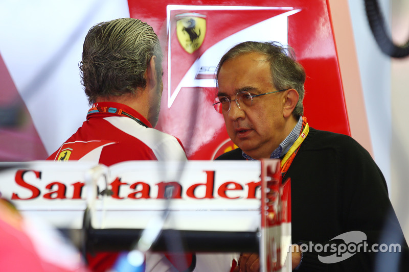 Maurizio Arrivabene, director del equipo Ferrari con Sergio Marchionne, presidente de Ferrari y CEO 