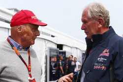 Niki Lauda, Mercedes Non-Executive Chairman bersama Dr Helmut Marko, Red Bull Motorsport Consultant