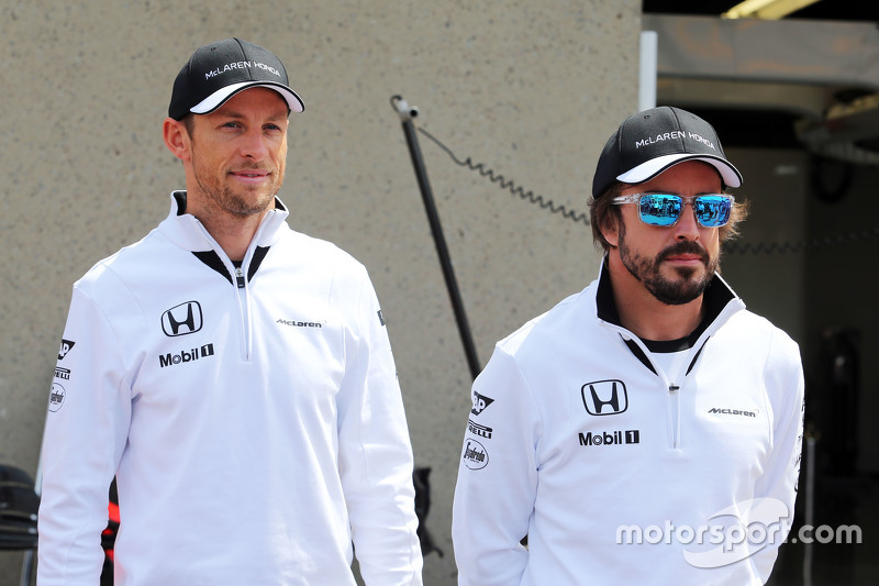 Jenson Button, McLaren bersama team mate Fernando Alonso, McLaren