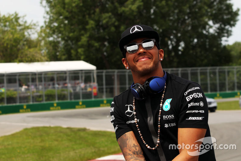 Lewis Hamilton en el desfile de pilotos