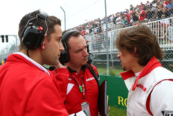 Роберто Мери, Manor Marussia F1 Team на стартовой решетке с Джанлука Пизанелло, главным инженером Ma