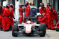 Will Stevens, Manor Marussia F1 Team makes a pit stop