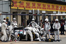 Valtteri Bottas, Williams FW37, s'arrête au stand
