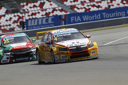 Tom Coronel, Cevrolet RML Cruze TC1, ROAL Motorsport and Mehdi Bennani, Citroën C-Elysée WTCC, Sébastien Loeb Racing