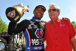 Il vincitore Top Fuel Antron Brown