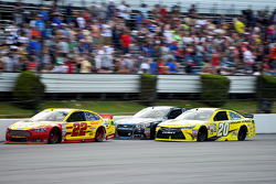 Joey Logano, Team Penske Ford and Jimmie Johnson, Hendrick Motorsports Chevrolet and Matt Kenseth, Joe Gibbs Racing Toyota