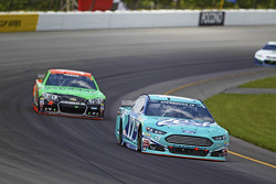 Ricky Stenhouse Jr., Roush Fenway Racing Ford and Danica Patrick, Stewart-Haas Racing Chevrolet