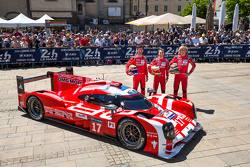 #17 Porsche Team Porsche 919 Hybrid: Timo Bernhard, Mark Webber, Brendon Hartley