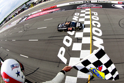 Vencedor: Martin Truex Jr., Furniture Row Racing Chevrolet