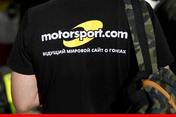 Camiseta de Motorsport.com en Ruso