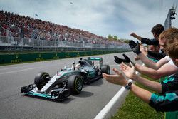 Lewis Hamilton, Mercedes AMG F1 Team, se lleva la victoria