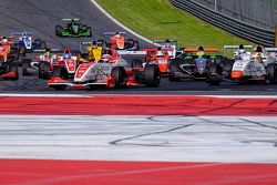 Старт. Впереди Кевин Йорг, Josef Kaufmann Racing, победитель