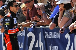 Derani assinando autógrafos em Le Mans