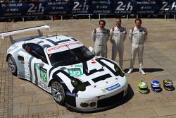 #92 Porsche Team Manthey Porsche 911 RSR: Frédéric Makowiecki, Patrick Pilet, Wolf Henzler