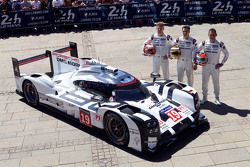 #19 Porsche Team Porsche 919 Hybrid: Nico Hulkenberg, Nick Tandy, Earl Bamber