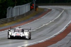 #19 Porsche Team Porsche 919 Hybrid: Nico Hulkenberg, Nick Tandy, Earl Bamber