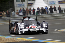Porsche 919 Hybrid №19: Ромен Дюма, Нил Джани, Марк Либ, Porsche Team