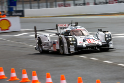 #19 Porsche Team Porsche 919 Hybrid: Nico Hulkenberg, Nick Tandy, Earl Bamber