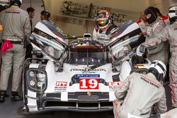 #19 Porsche Team Porsche 919 Hybrid: Nico Hulkenberg, Nick Tandy, Earl Bamber