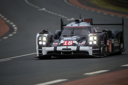#18 Porsche Team Porsche 919 Hybrid: Romain Dumas, Neel Jani, Marc Lieb