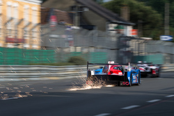 Искры летят из под машины #21 Nissan Motorsports Nissan GT-R LM NISMO: Цугио Мацуда, Лукас Ордонес,