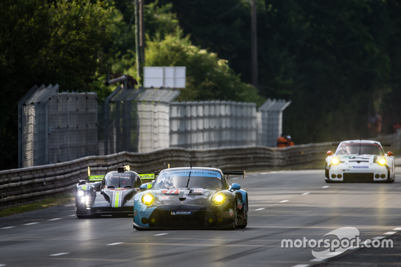 #77 Dempsey Proton Competition Porsche 911 RSR: Patrick Dempsey, Patrick Long, Marco Seefried