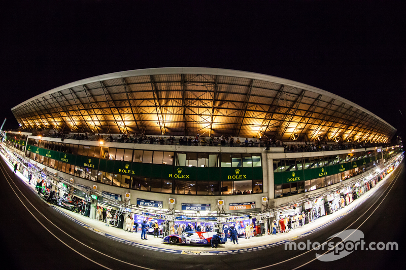 Pitlane ambiance