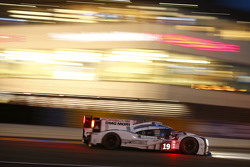 #19 Porsche Team Porsche 919 Hybrid: Nico Hulkenberg, Nick Tandy, Earl Bamber