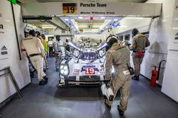 #19 Porsche Team Porsche 919 Hybrid: Нико Хюлькенберг, Ник Тэнди, Эрл Бамбер