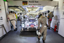 #19 Porsche Team Porsche 919 Hybrid: Нико Хюлькенберг, Ник Тэнди, Эрл Бамбер