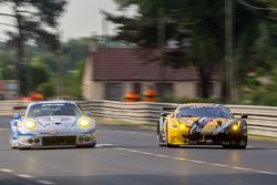 #66 JMW Motorsport, Ferrari 458 GTE: Abdulaziz Al Faisal, Jakub Giermaziak, Michael Avenatti