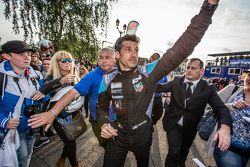 #77 Dempsey Proton Competition Porsche 911 RSR: Patrick Dempsey with his fans