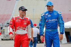 Kevin Harvick, JR Motorsports Chevrolet and Elliott Sadler, Roush Fenway Racing Ford