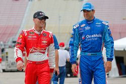 Kevin Harvick, JR Motorsports Chevrolet e Elliott Sadler, Roush Fenway Racing Ford