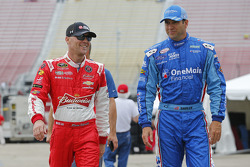 Kevin Harvick, JR Motorsports Chevrolet and Elliott Sadler, Roush Fenway Racing Ford