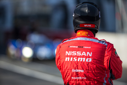 Механик команды Nissan