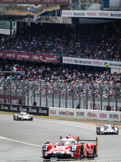 #17 Porsche Team Porsche 919 Hybrid: Тимо Бернхард, Марк Уэббер, Брендон Хартли