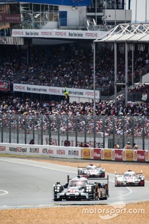 #18 Porsche Team Porsche 919 Hybrid: Romain Dumas, Neel Jani, Marc Lieb