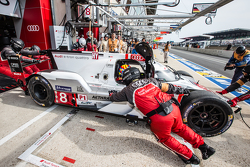 #8 Audi Sport Team Joest Audi R18 e-tron quattro: Лукас ди Грасси, Лоик Дюваль, Оливер Джарвис заезж
