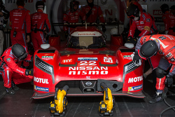 #22 Nissan Motorsports Nissan GT-R LM NISMO: Harry Tincknell, Alex Buncombe, Michael Krumm