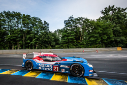 #21 Nissan Motorsports Nissan GT-R LM NISMO: Цугио Мацуда, Лукас Ордонес, Марк Шульжицкий
