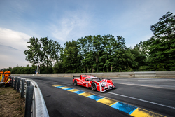 #17 Porsche Team Porsche 919 Hybrid: Timo Bernhard, Mark Webber, Brendon Hartley