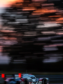 #8 Audi Sport Team Joest Audi R18 e-tron quattro: Lucas di Grassi, Loic Duval, Oliver Jarvis