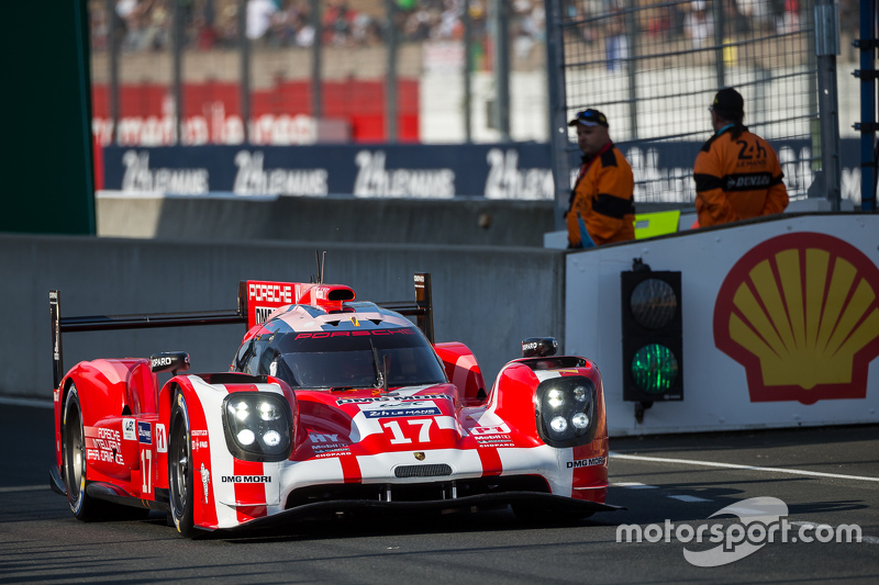 #17 Porsche Team Porsche 919 Hybrid: Timo Bernhard, Mark Webber, Brendon Hartley