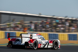 #8 Audi Sport Team Joest Audi R18 e-tron quattro: Lucas di Grassi, Loic Duval, Oliver Jarvis