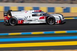 #7 Audi Sport Team Joest Audi R18 e-tron quattro: Marcel Fässler, Andre Lotterer, Benoit Tréluyer