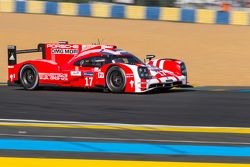 #17 Porsche Team Porsche 919 Hybrid: Timo Bernhard, Mark Webber, Brendon Hartley