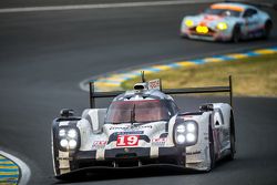 #19 Porsche Team Porsche 919 Hybrid: Nico Hulkenberg, Nick Tandy, Earl Bamber